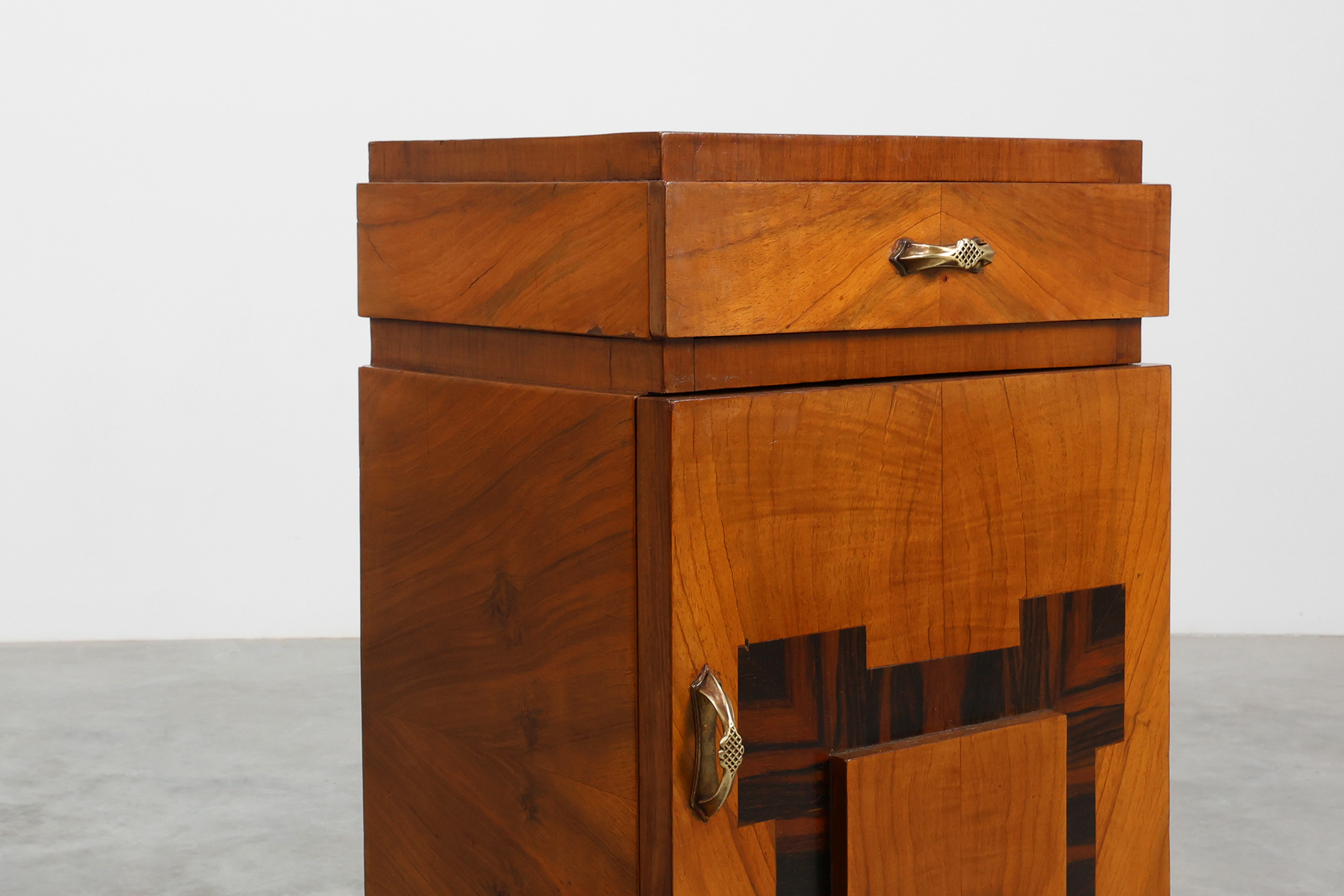 Set of Two Geometric Art Deco Wooden Nightstands, Italy 1920sthumbnail